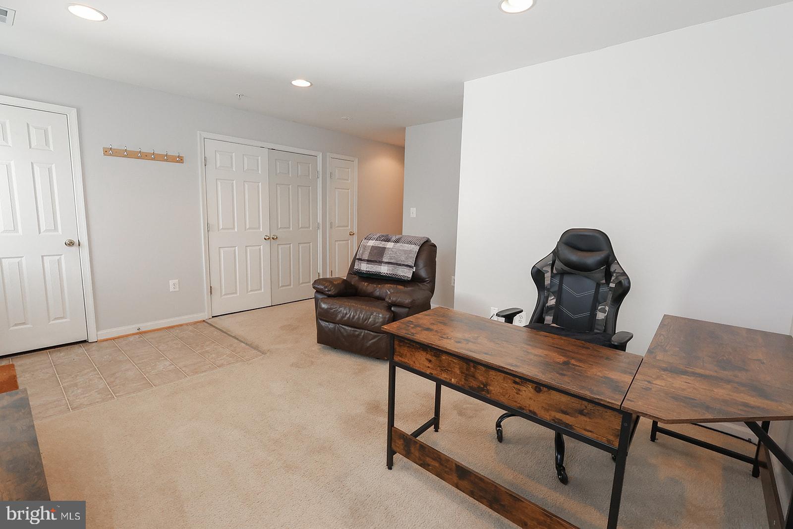 WESTBURY - Residential