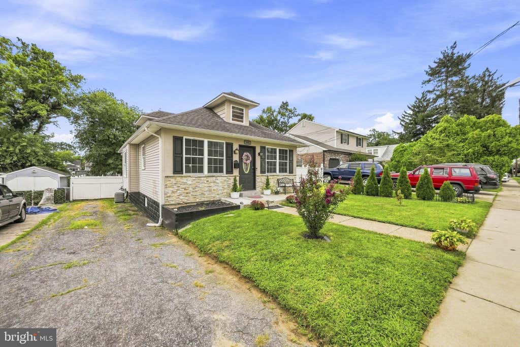 Photo of 162 S Fellowship Road, MAPLE SHADE, NJ 08052 (MLS # NJBL2119510)