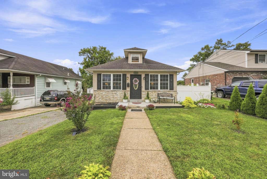 Photo of 162 S Fellowship Road, MAPLE SHADE, NJ 08052 (MLS # NJBL2119510)