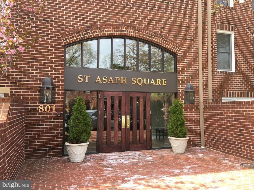 Spacious 1 BR / 1 BA with hardwood floors, a wood-burning fireplace & french doors opening to balcony that overlooks courtyard & swimming pool (included). Built-in book case & multiple closets for extra storage. Newer HVAC. Great location in Old Town, easy access for public transportation, 95/495, GW Pkwy, bike path & all the great local shops & restaurants of Old Town Alexandria! Underground parking.