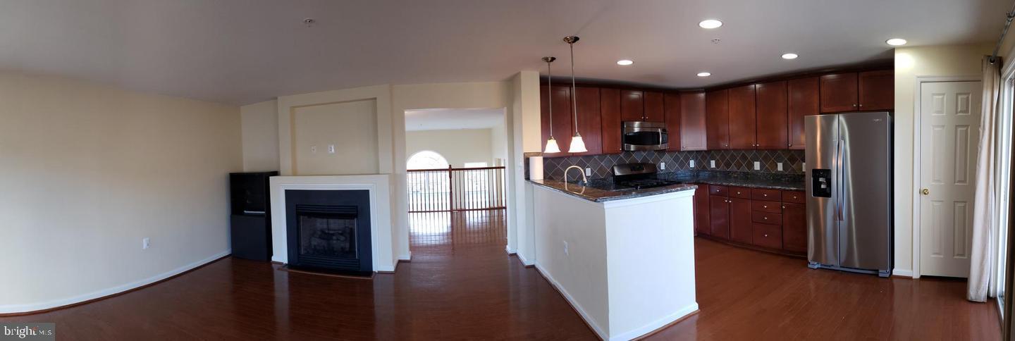 CENTREVILLE CROSSING - Residential Lease