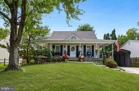 Photo of 5570 Saint Charles Drive, WOODBRIDGE, VA 22193 (MLS # VAPW2130136)