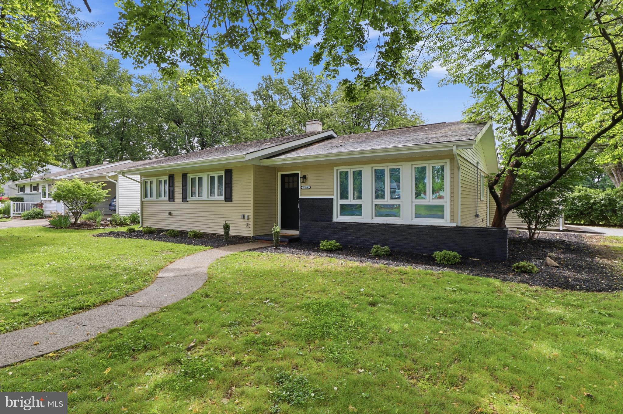 DELBROOK MANOR - Residential