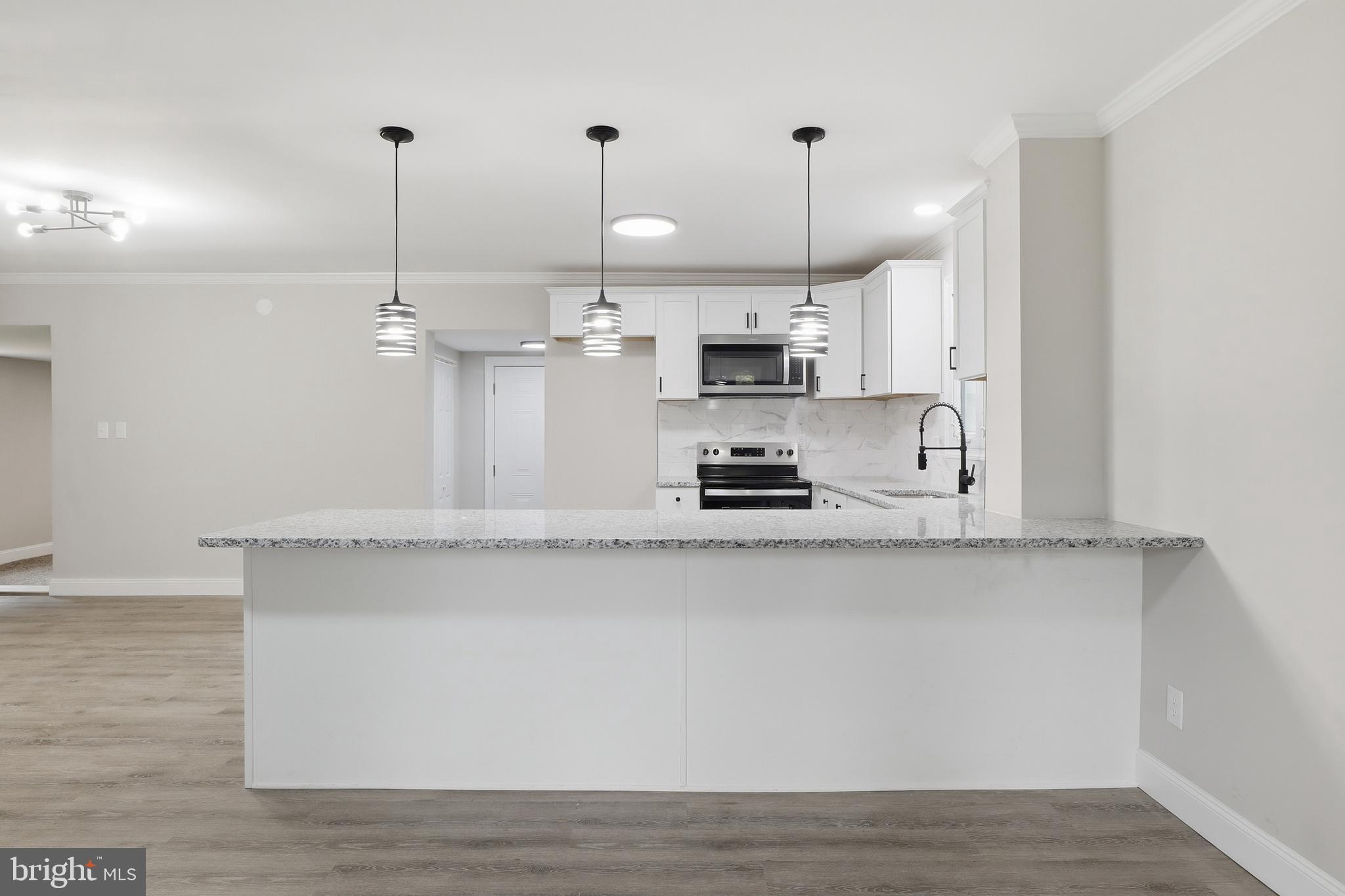DELBROOK MANOR - Residential