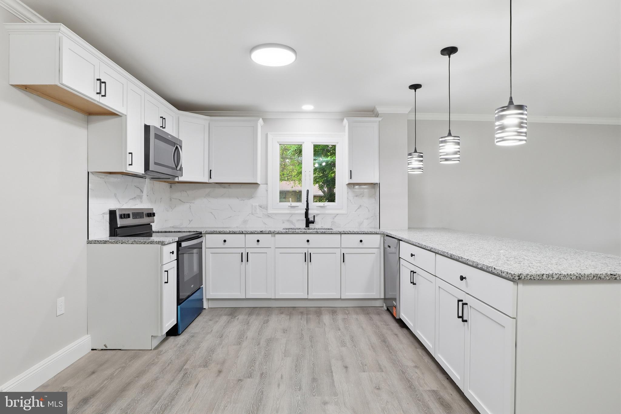 DELBROOK MANOR - Residential