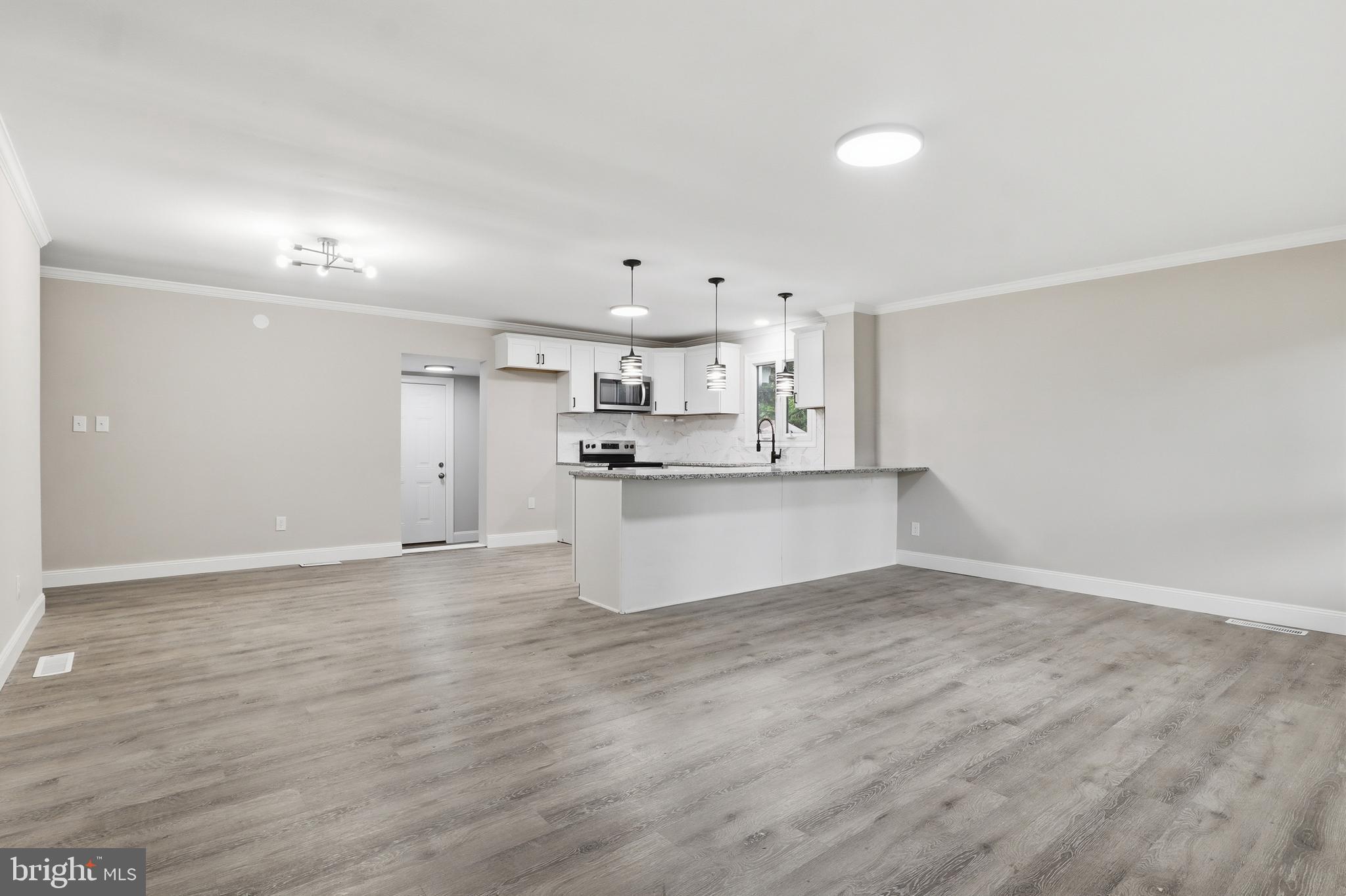 DELBROOK MANOR - Residential