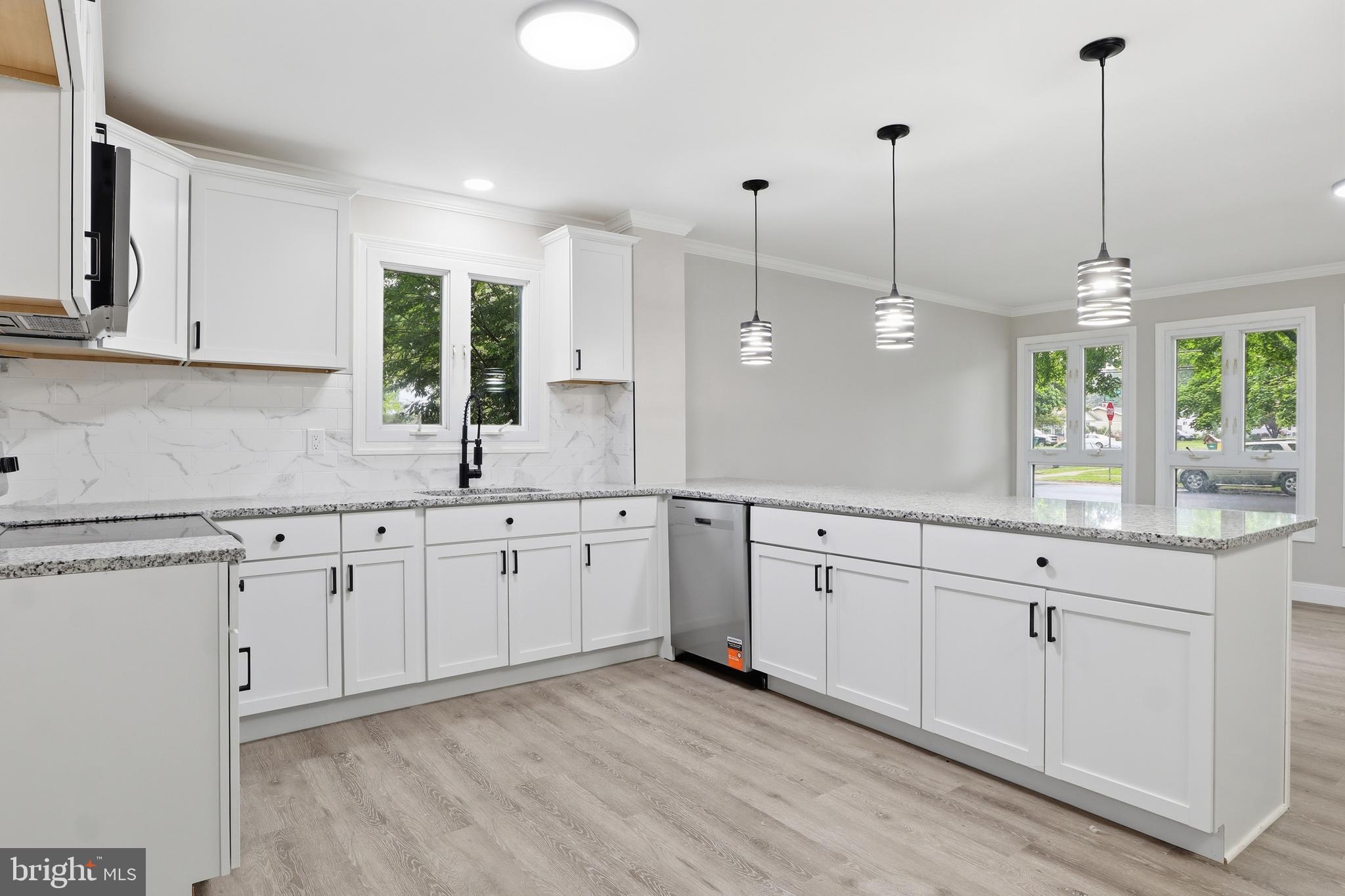 DELBROOK MANOR - Residential
