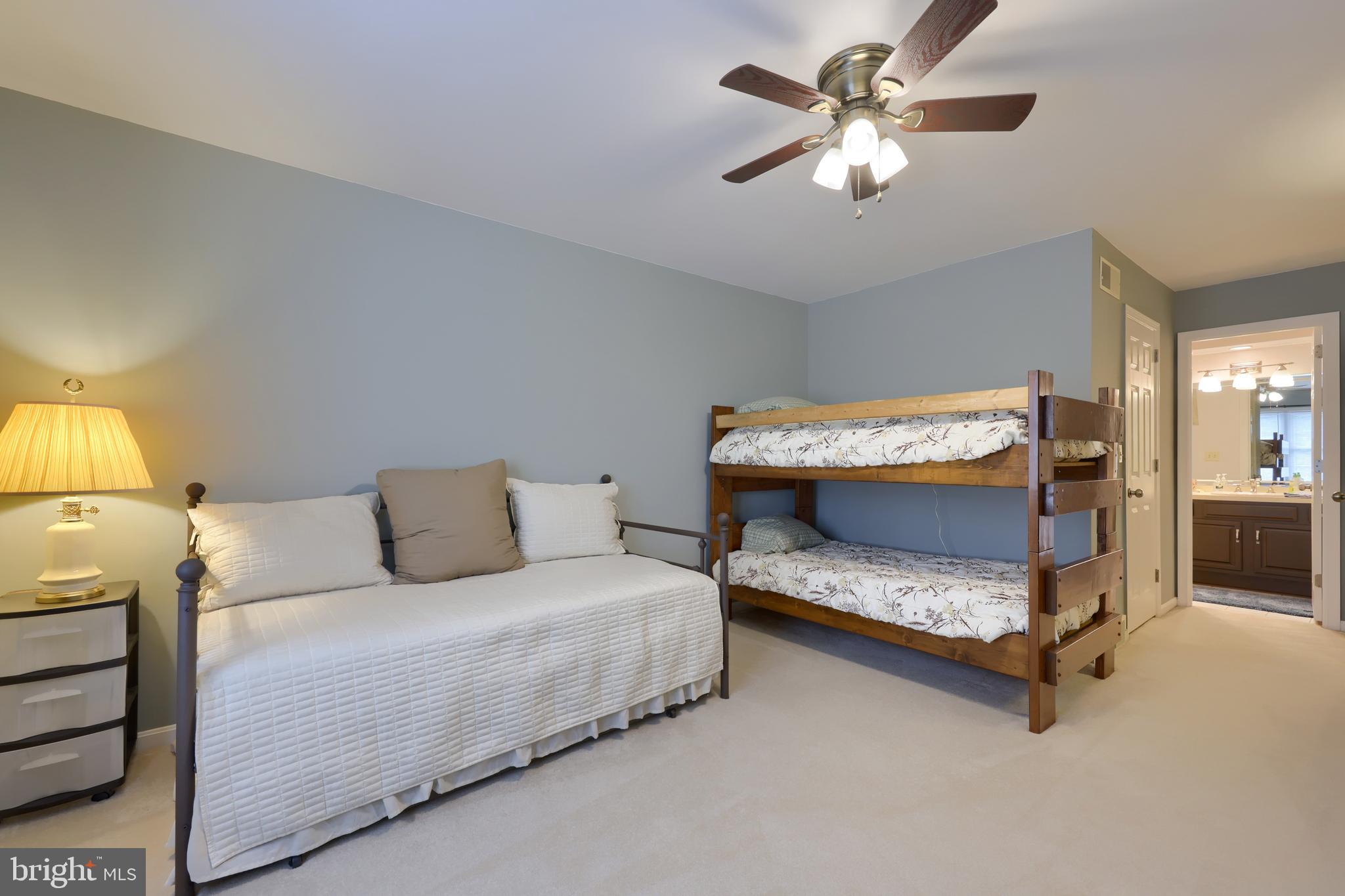 CAMBRIDGE COMMONS - Residential