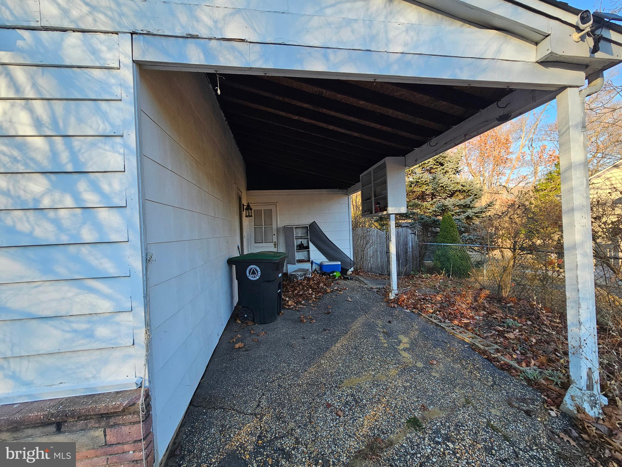 811 ASTON MARTIN DRIVE