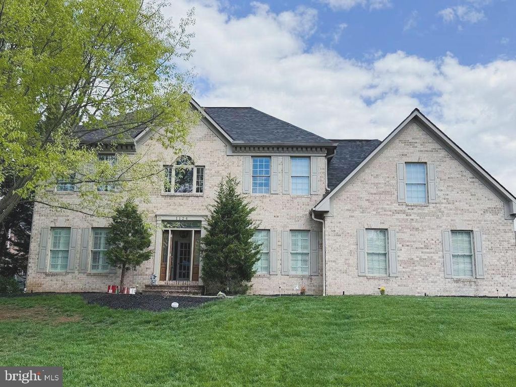 Photo of 1124 Sarazen Way, YORK, PA 17404 (MLS # PAYK2102386)