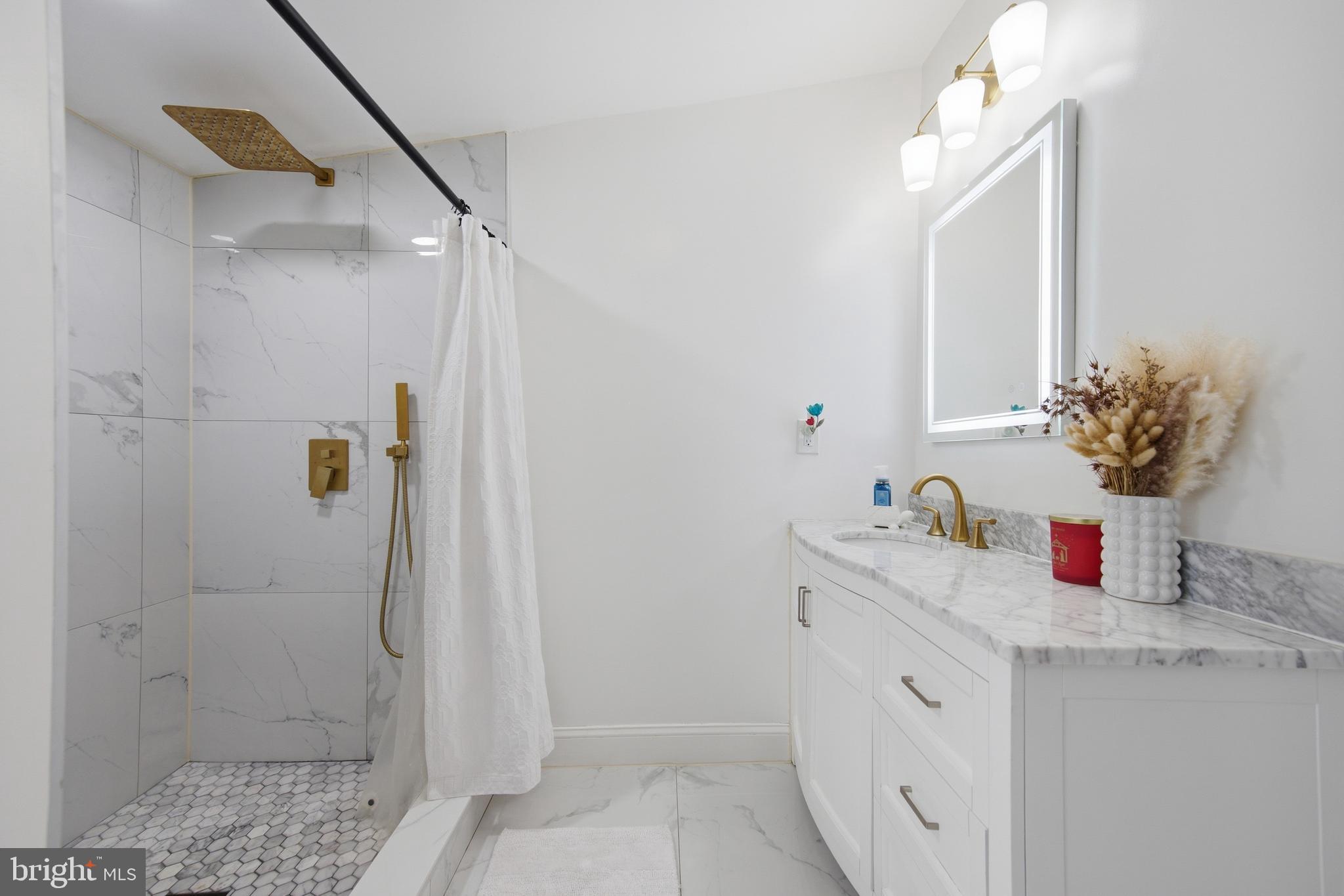 BLENHEIM MANOR - Residential