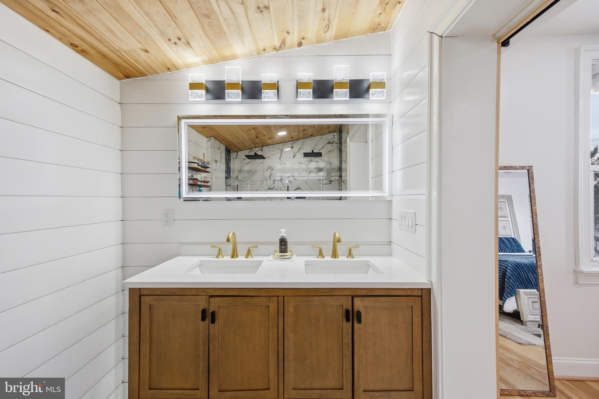 BLENHEIM MANOR - Residential