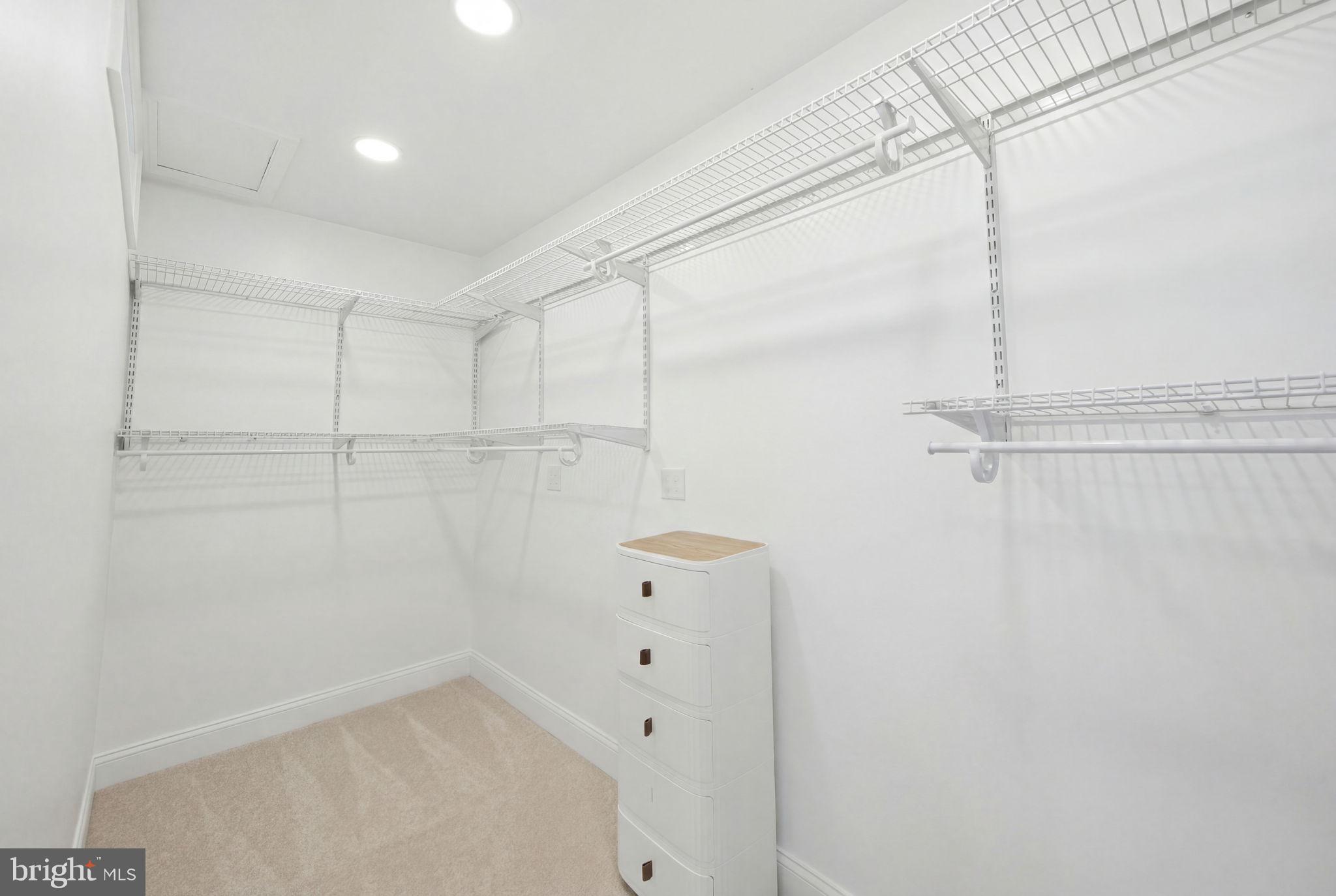 BLENHEIM MANOR - Residential