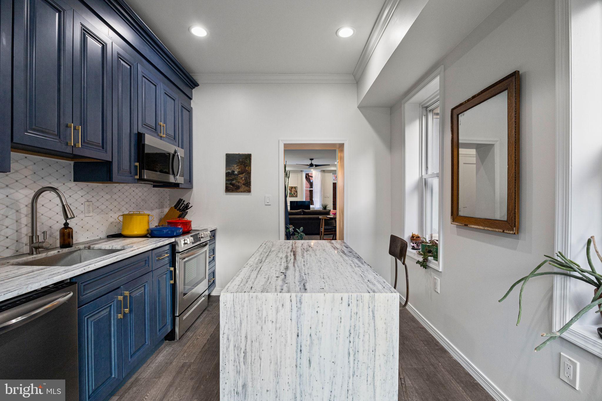 1418 E COLUMBIA AVENUE