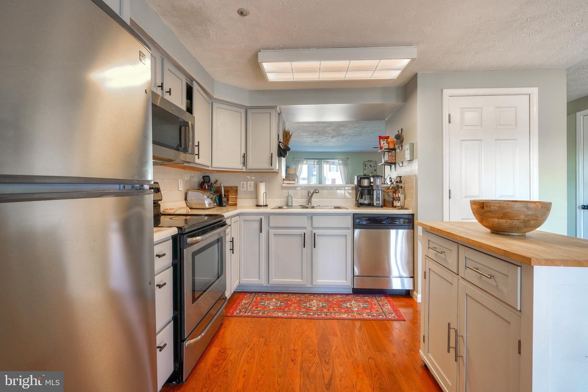 BRENTWOOD CONDO - Residential