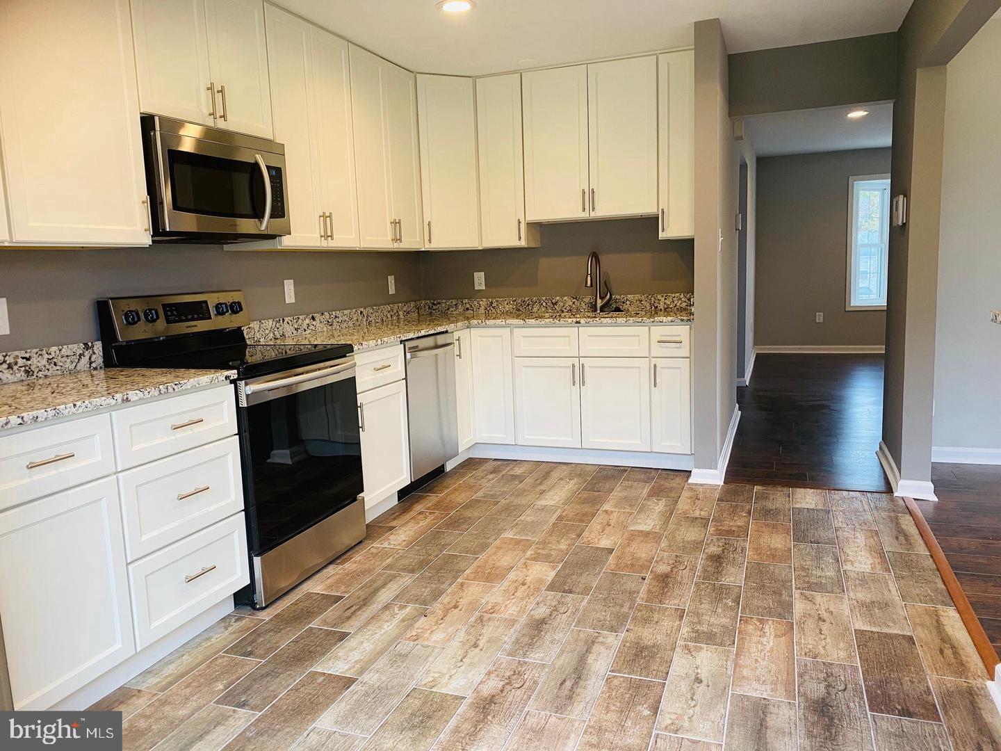 SUNNINGDALE MEADOWS - Residential