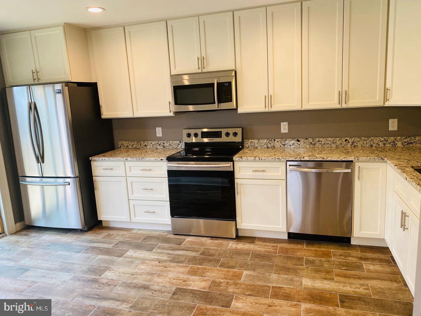 SUNNINGDALE MEADOWS - Residential