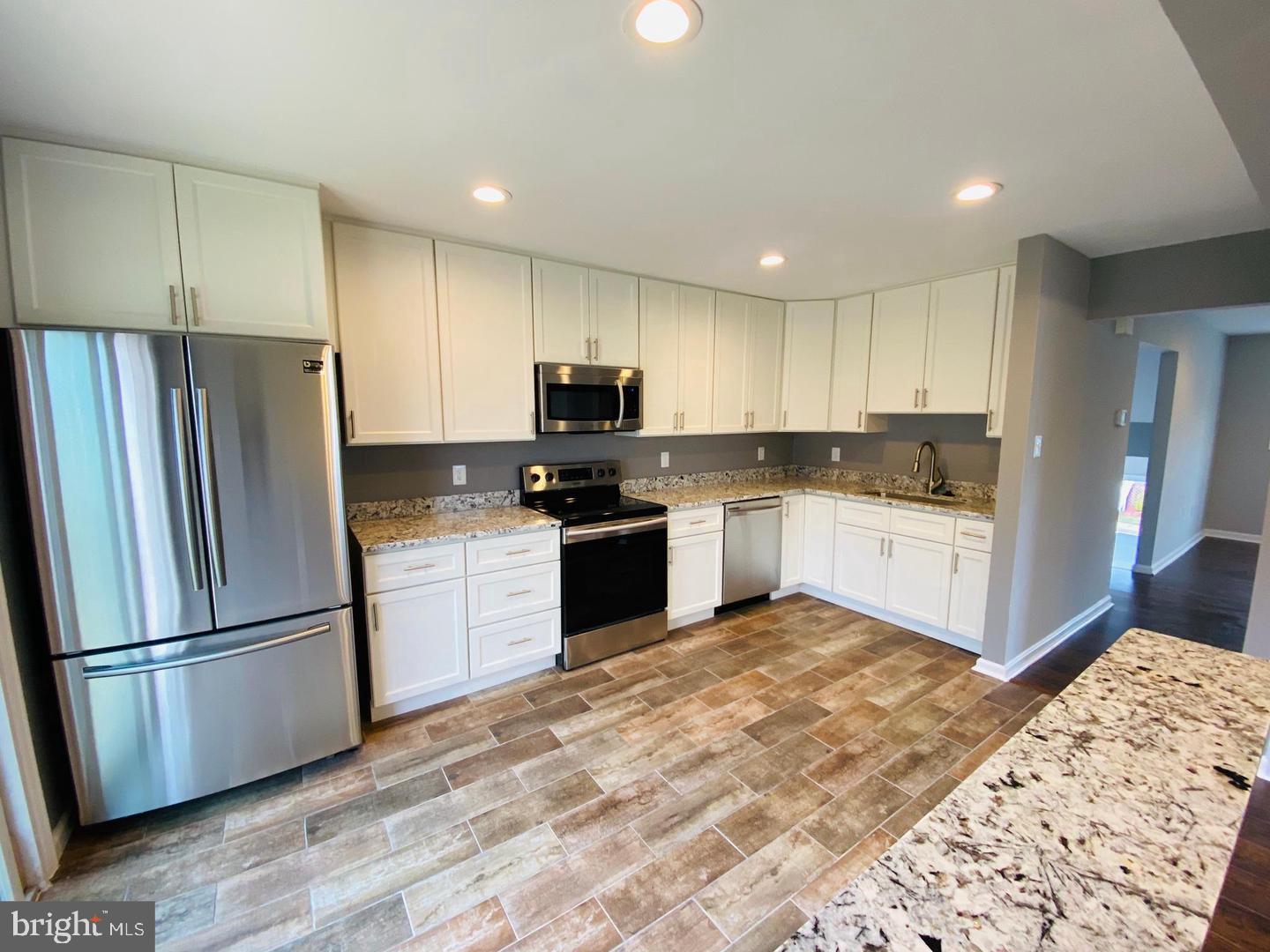 SUNNINGDALE MEADOWS - Residential