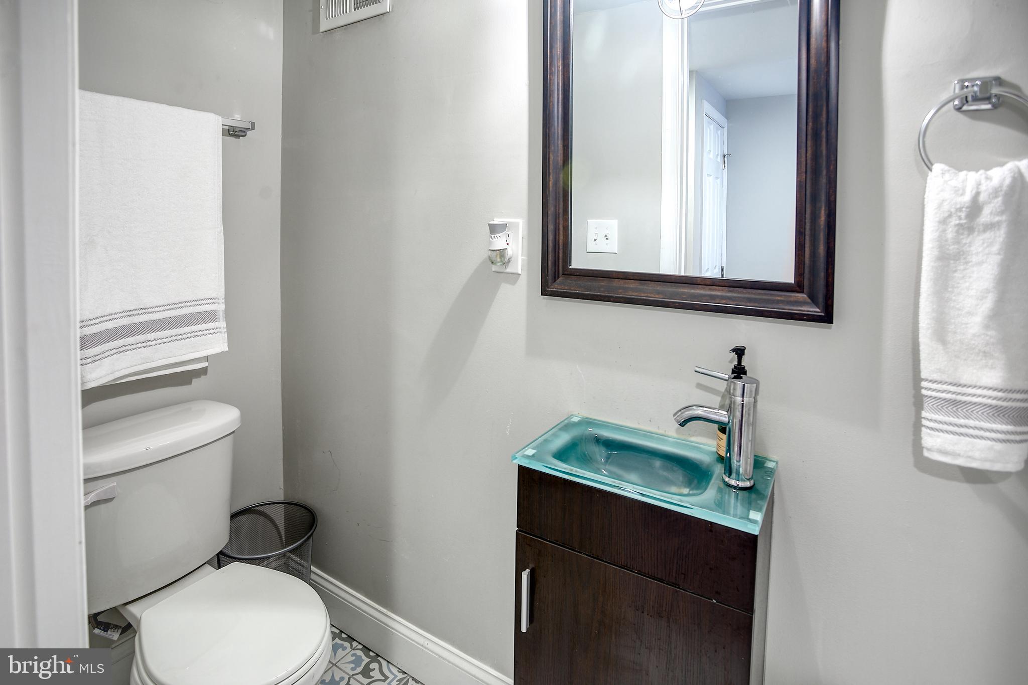 GREEKTOWN - Residential Lease