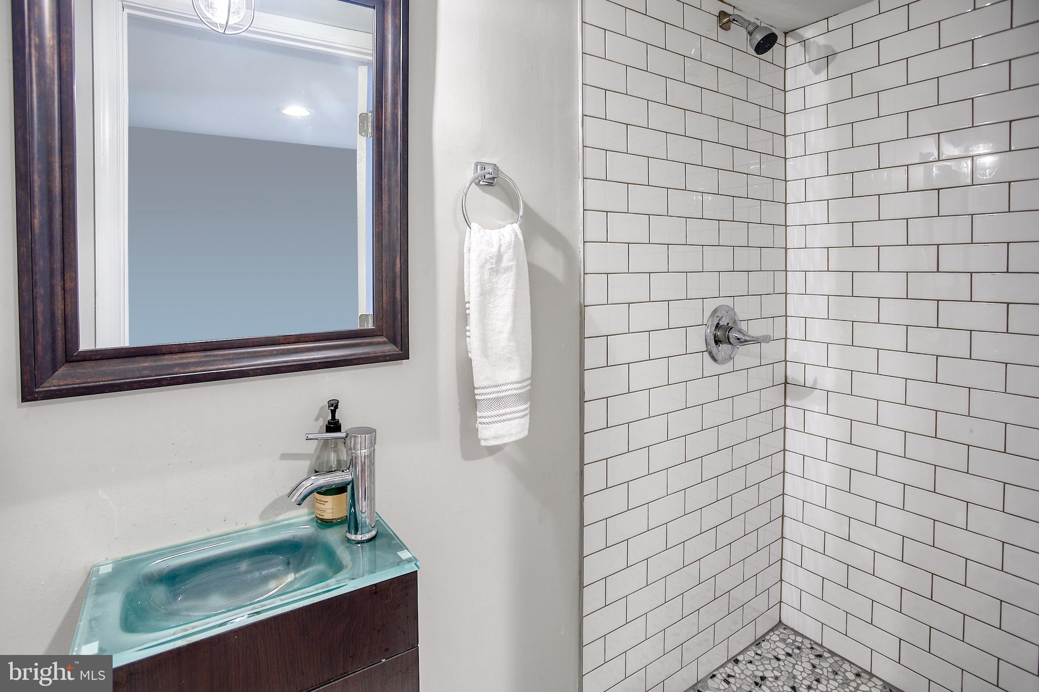 GREEKTOWN - Residential Lease