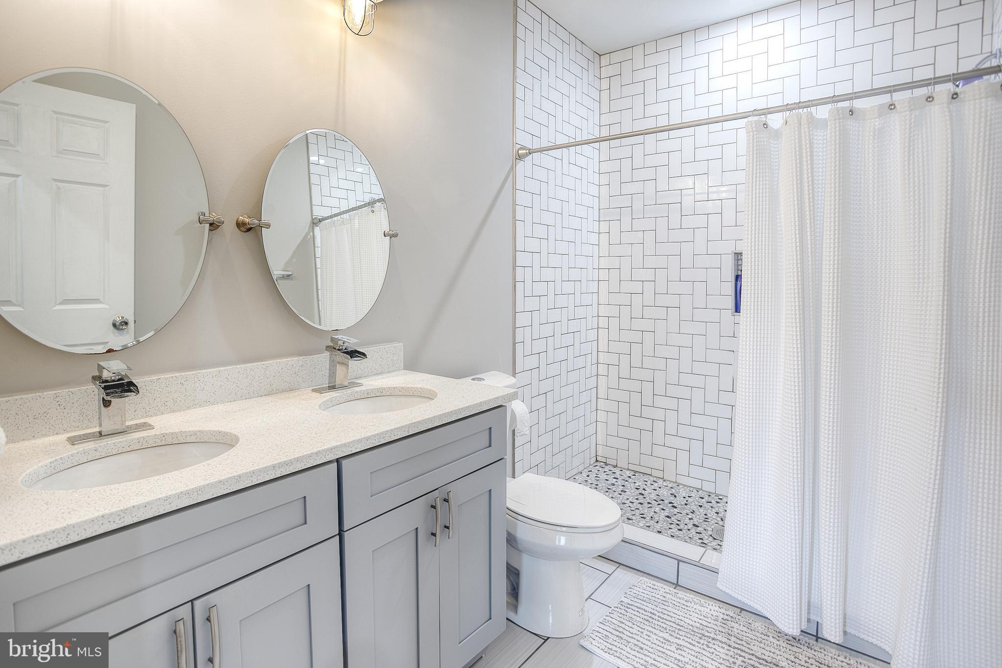 GREEKTOWN - Residential Lease