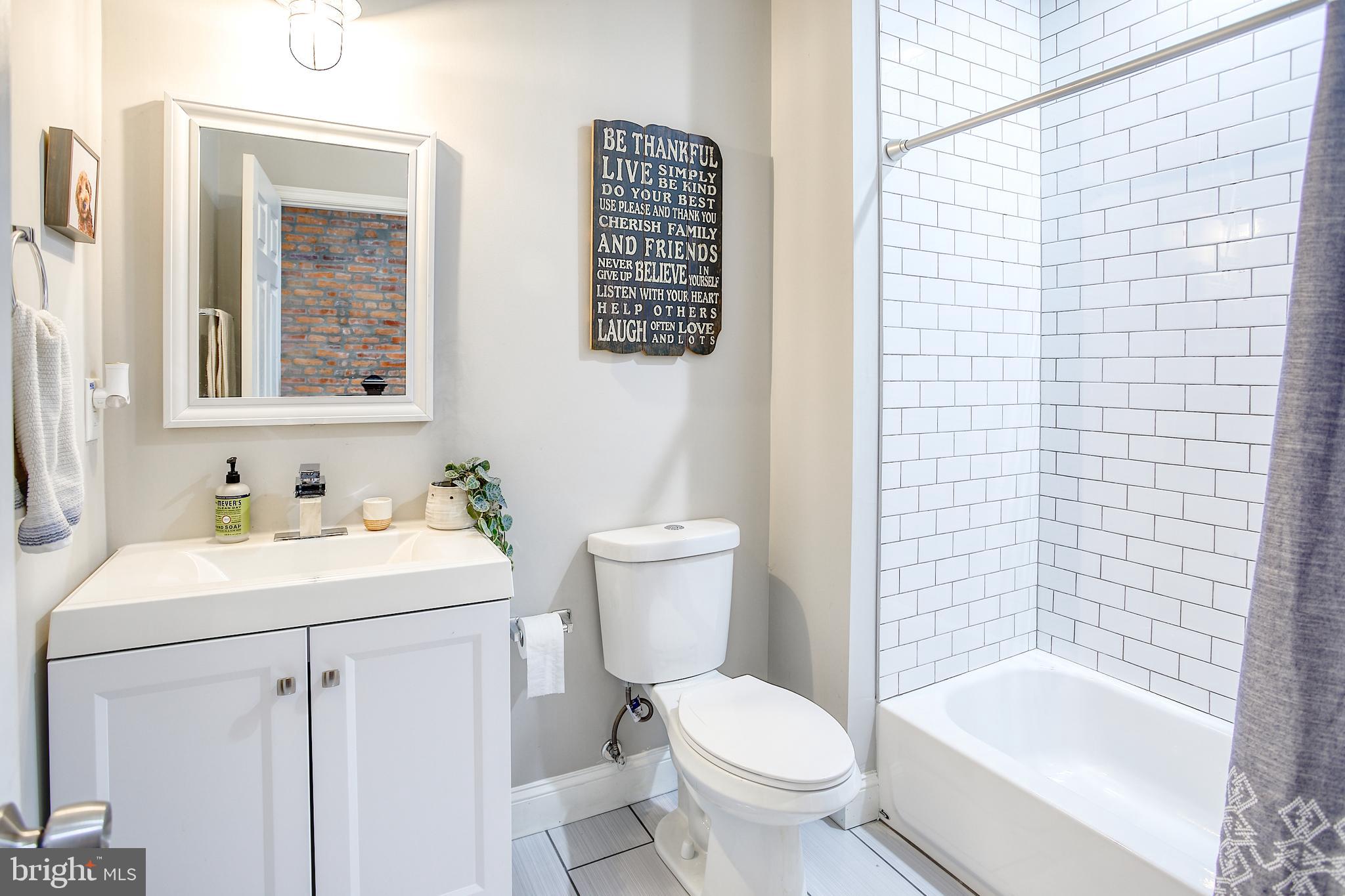 GREEKTOWN - Residential Lease