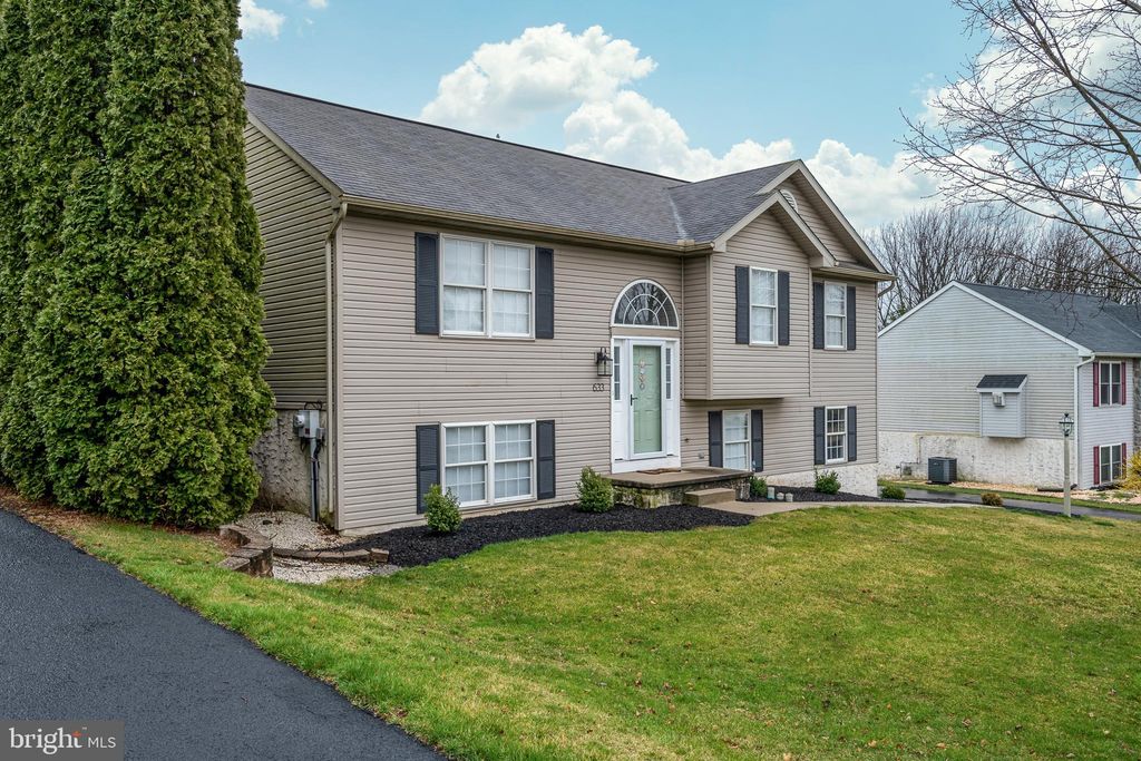 Photo of 633 MALLARD DR, MANHEIM, PA 17545 (MLS # PALA2032026)