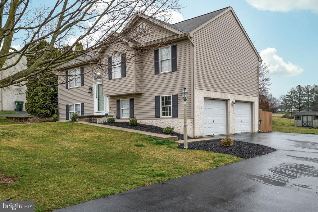 Photo of 633 MALLARD DR, MANHEIM, PA 17545 (MLS # PALA2032026)