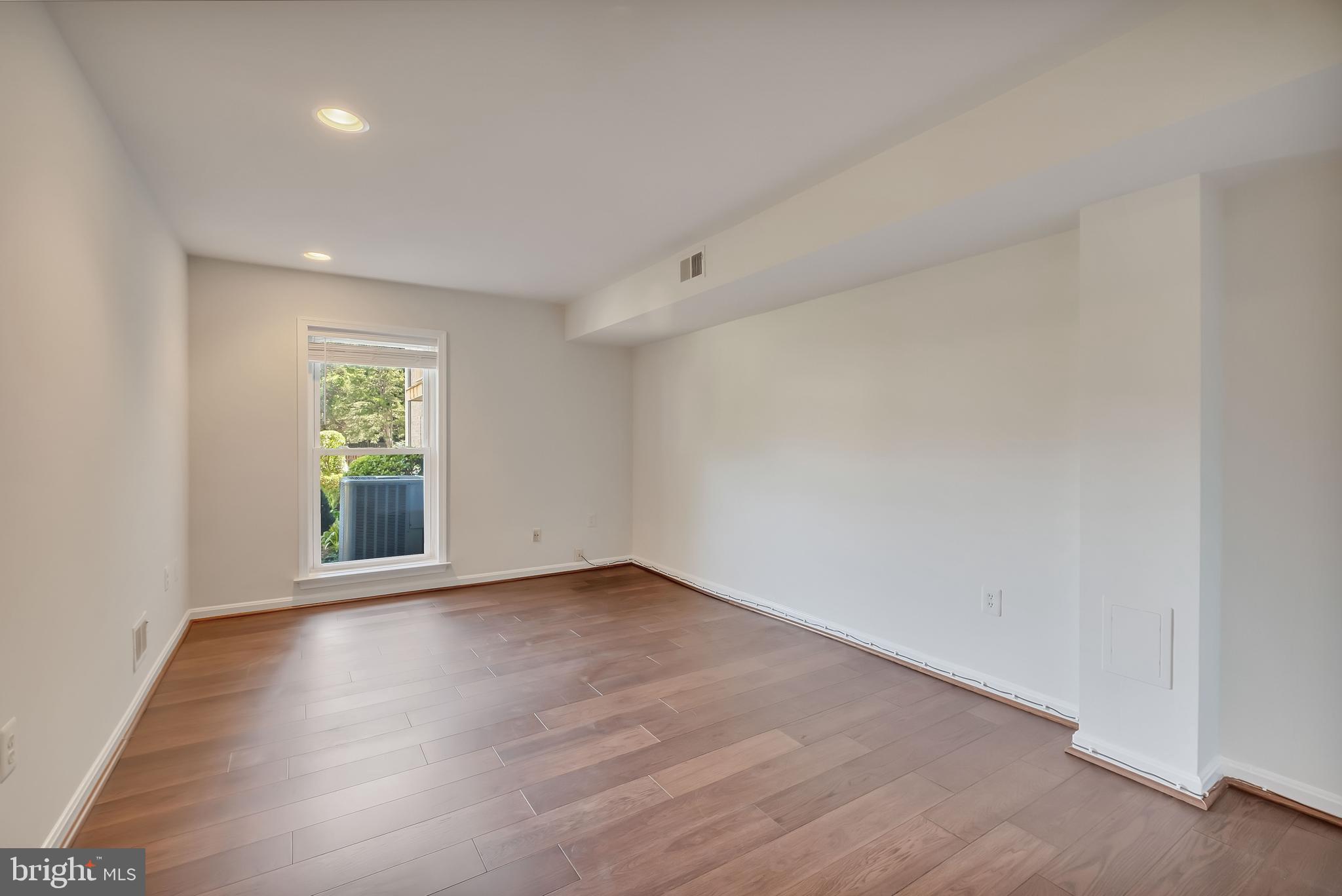 FAIRFAX PLAZA TOWNHOUSES - Residential