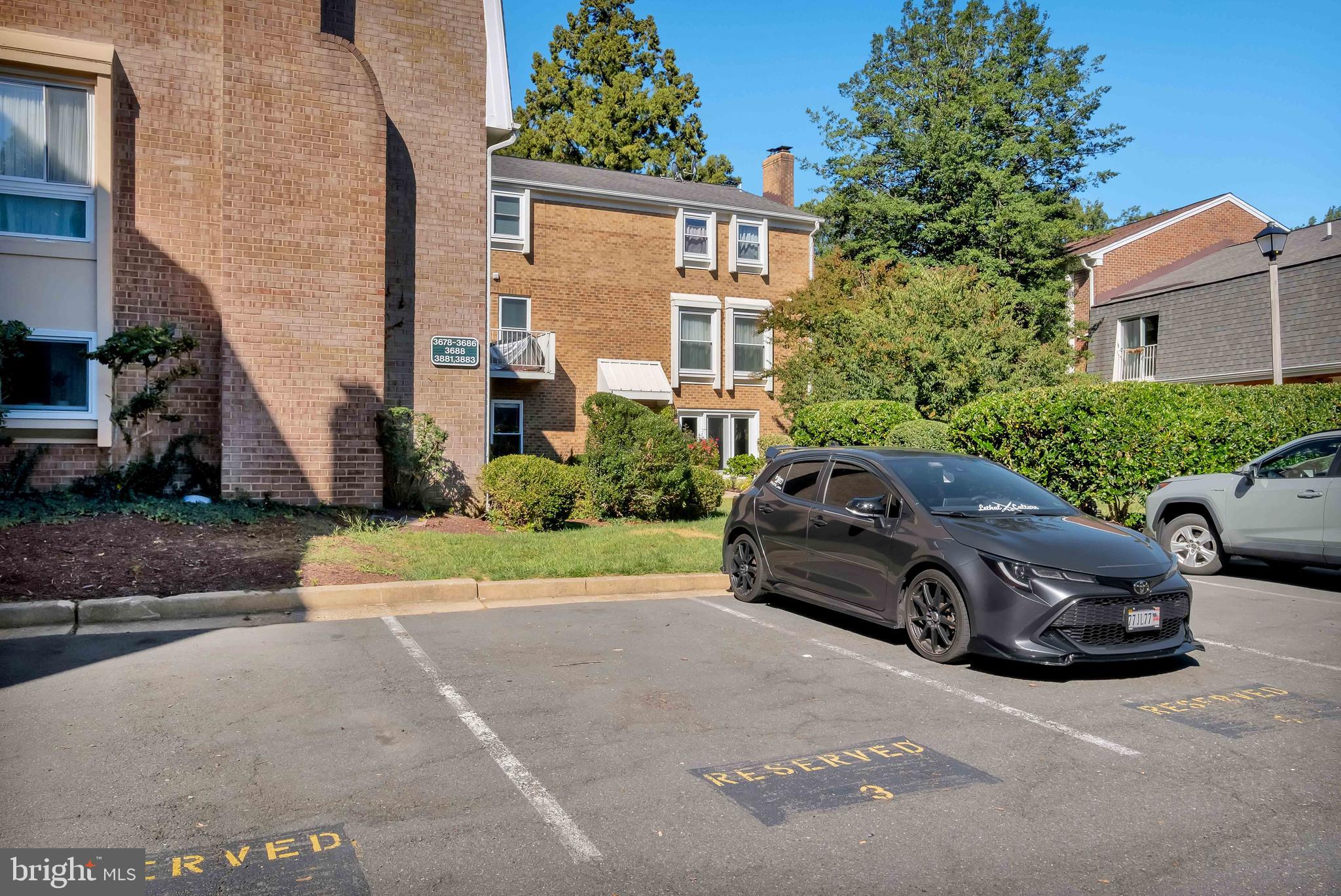 FAIRFAX PLAZA TOWNHOUSES - Residential