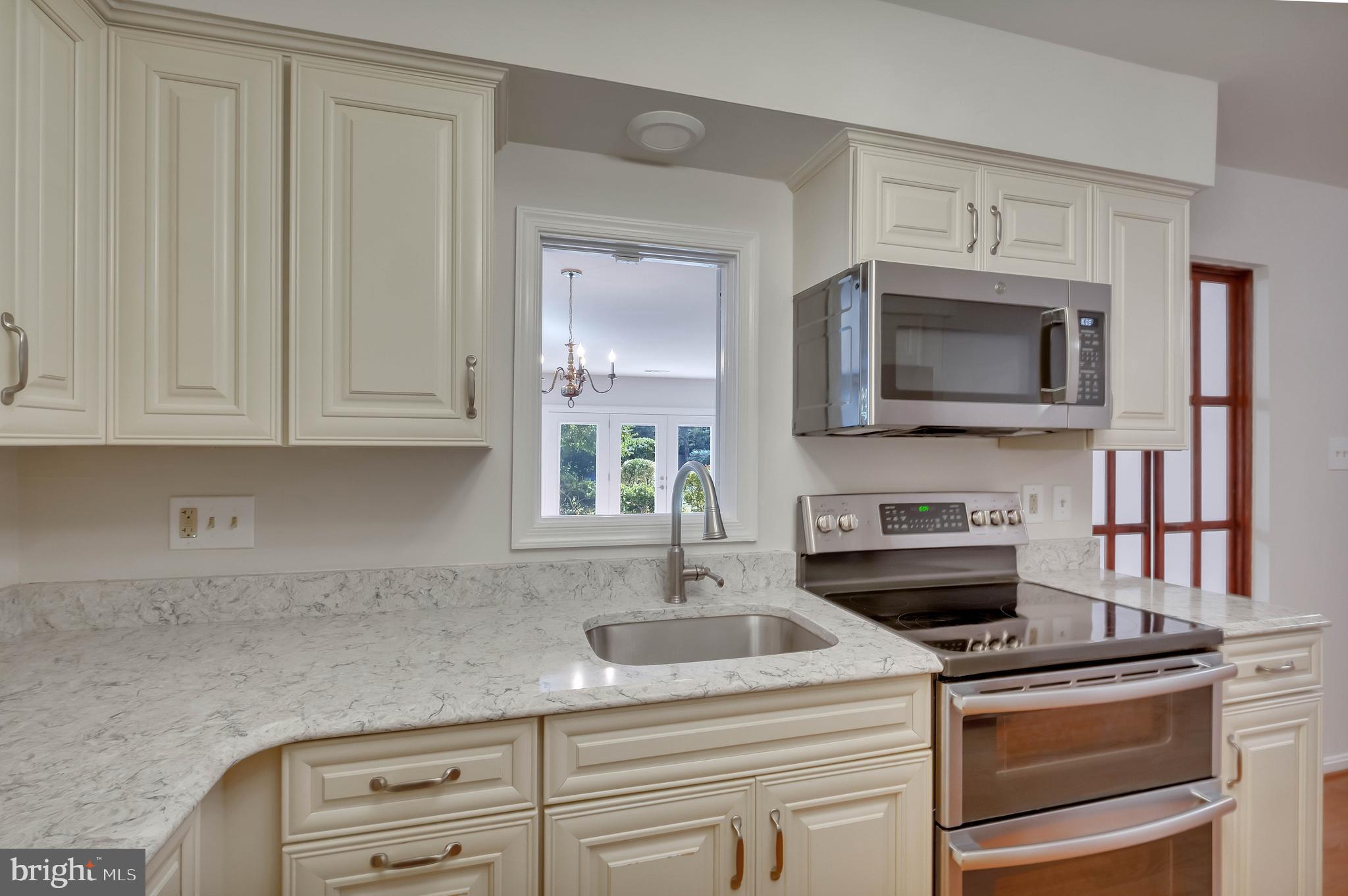 FAIRFAX PLAZA TOWNHOUSES - Residential