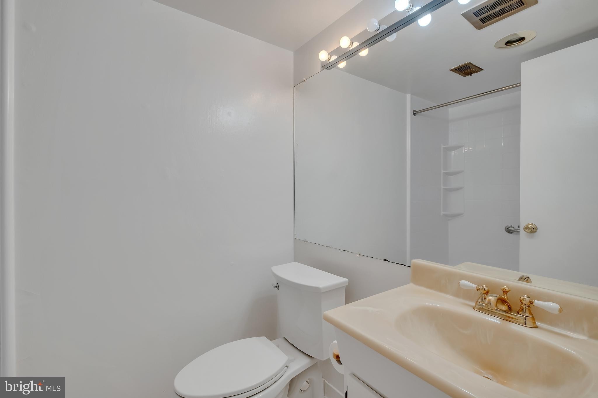 FAIRFAX PLAZA TOWNHOUSES - Residential