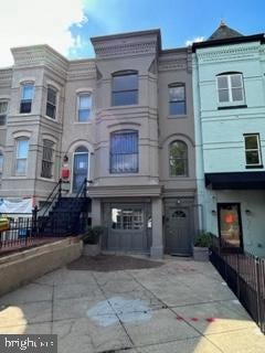 Photo of 303 Massachusetts Avenue NE, WASHINGTON, DC 20002 (MLS # DCDC2284158)