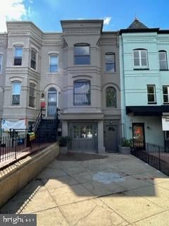 Photo of 303 Massachusetts Avenue NE, WASHINGTON, DC 20002 (MLS # DCDC2284158)