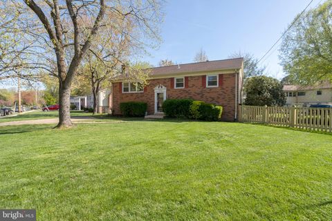 Photo of 7800 Hayfield Road, ALEXANDRIA, VA 22315 (MLS # VAFX2301930)