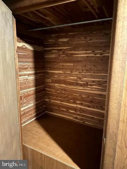 DARLEIGH MANOR - Residential Lease