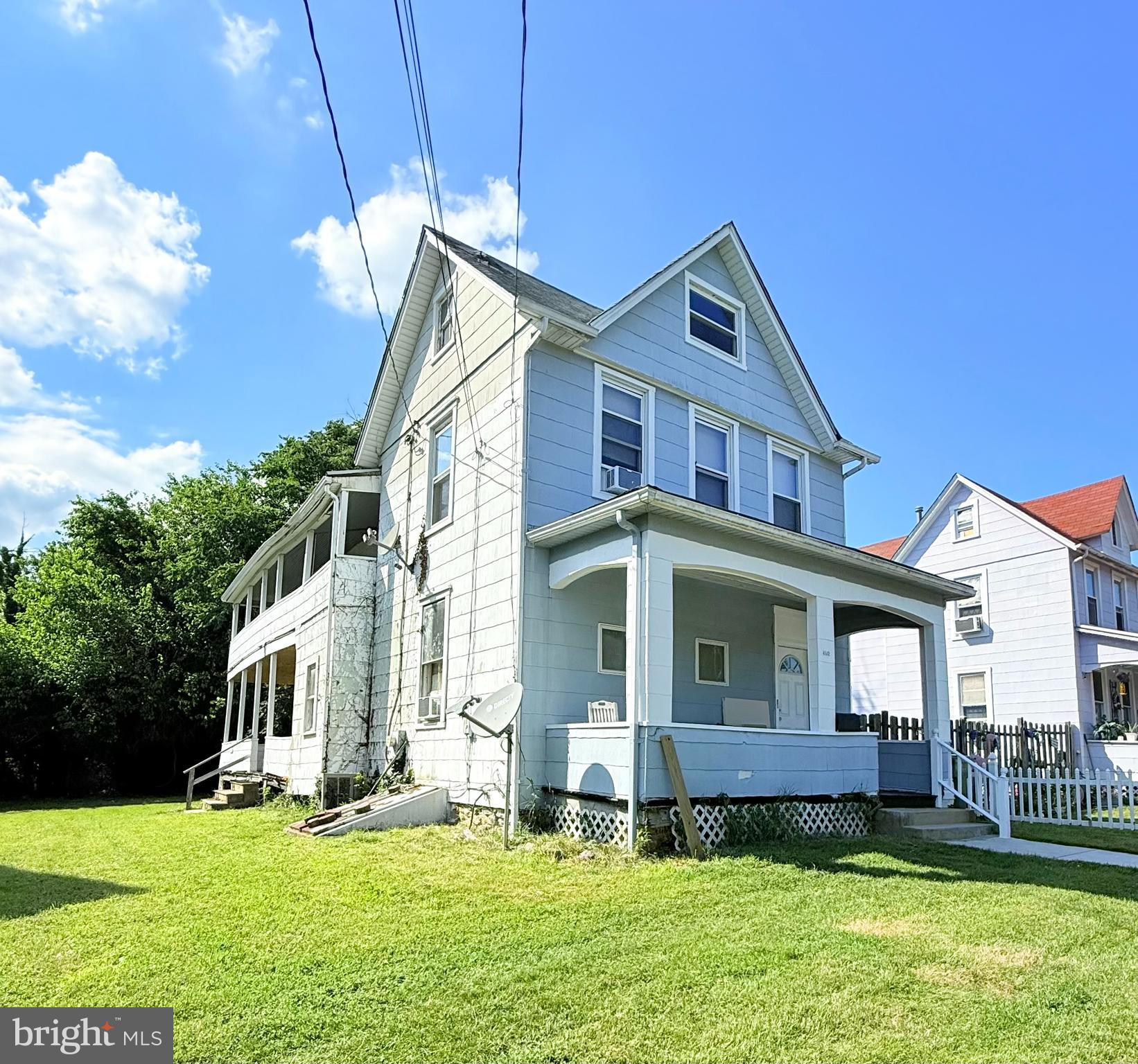 Investor Special! This spacious 4-bedroom, 2-bathroom home offers incredible potential with two kitchens and unique layout, making it ideal for multi-family use or rental income. Currently occupied by 3 tenants renting individual rooms, the property is a cash-flow opportunity waiting to be maximized. While the home needs some repairs and updates, the possibilities are endless for investors looking to renovate and add value.
Bring all offers