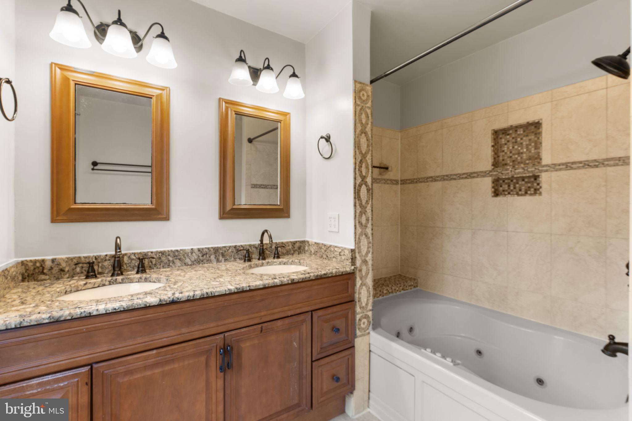 LAKE RIDGE - Residential