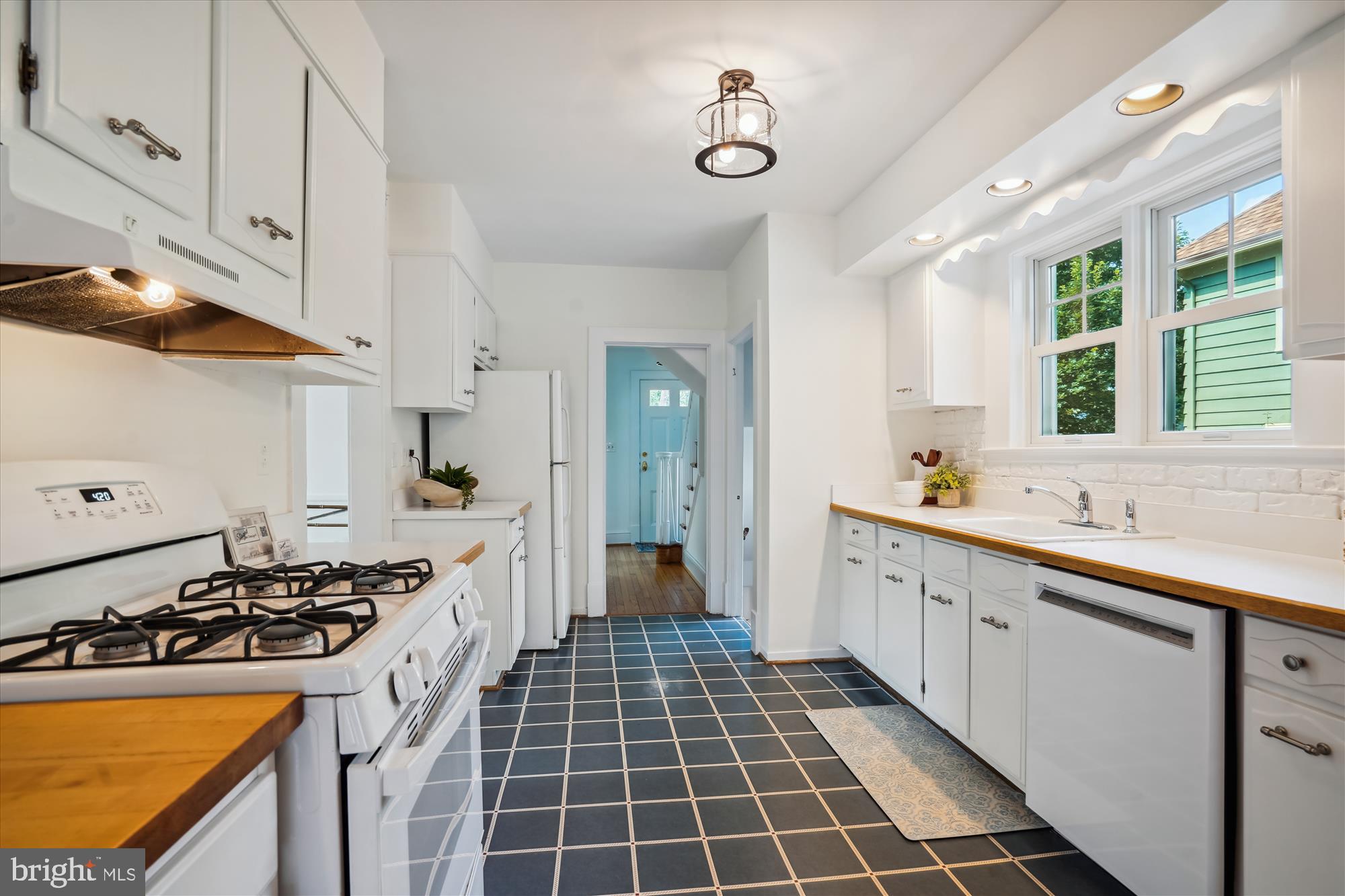 WAVERLY HILLS - Residential