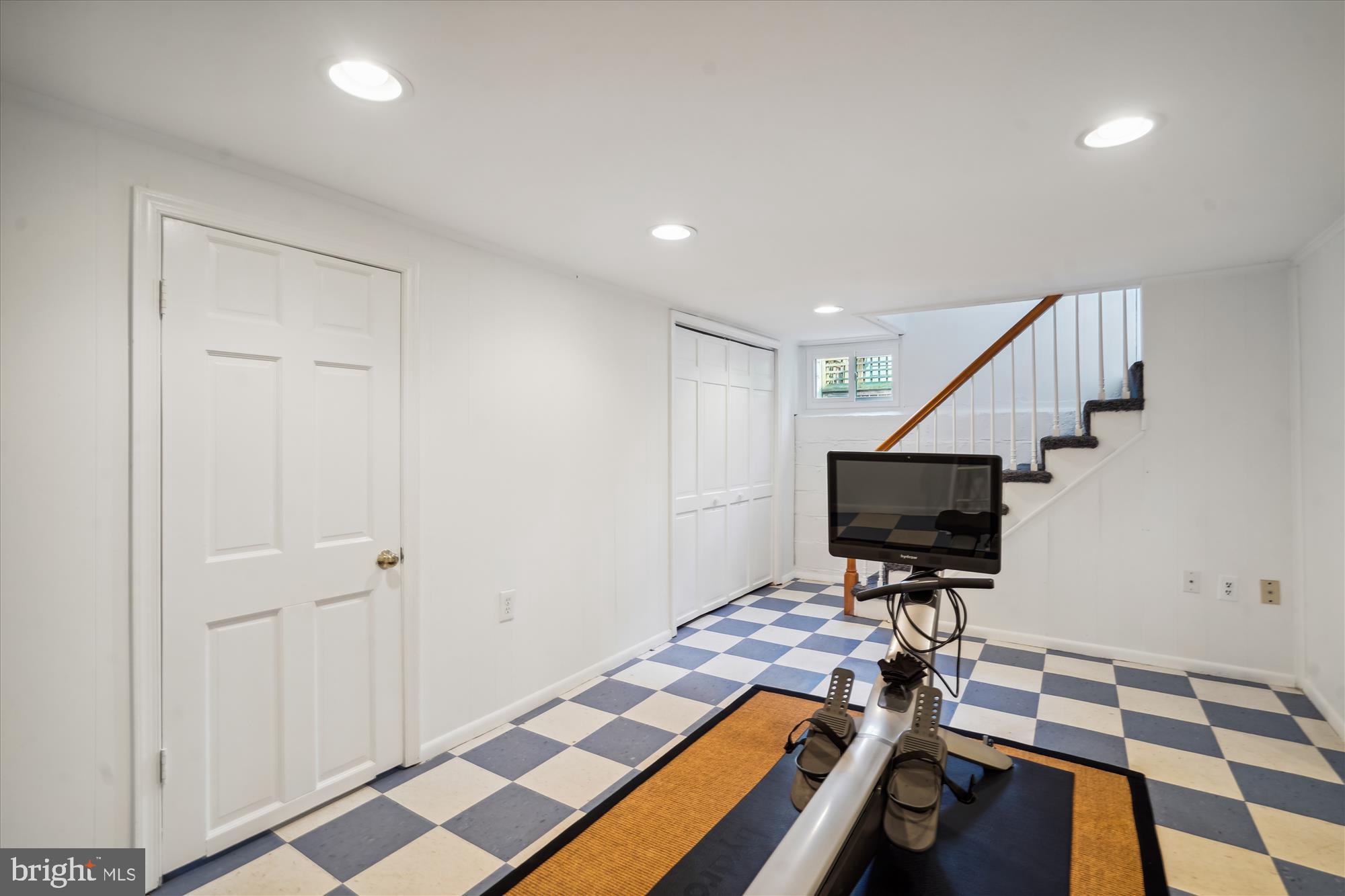 WAVERLY HILLS - Residential