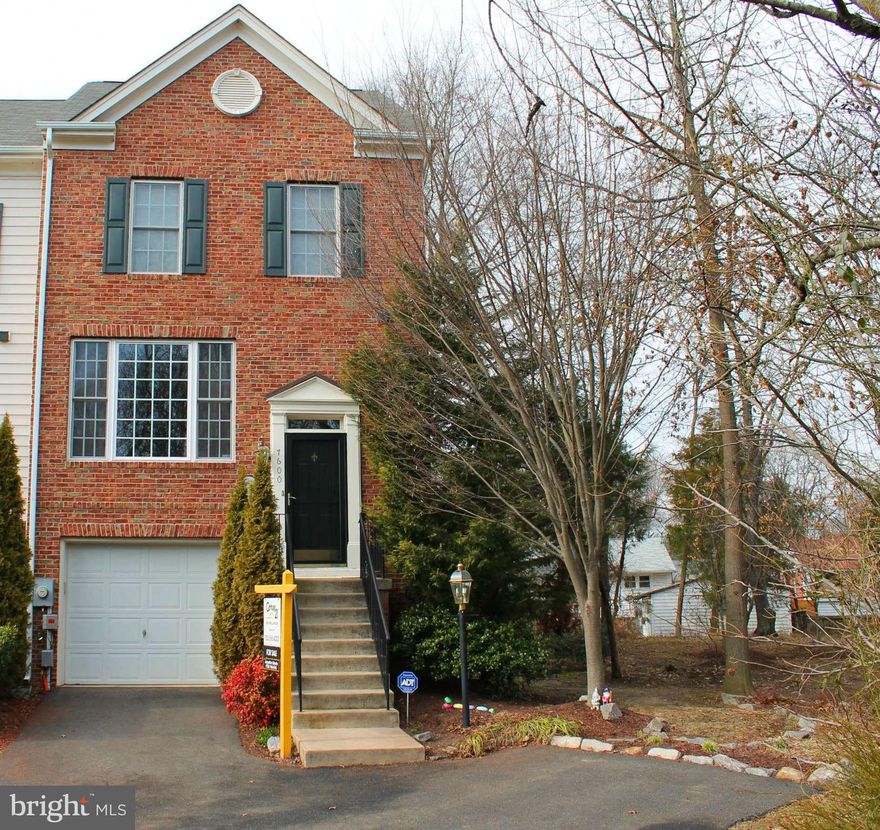 Beautiful brick front, end unit 3BR/2.55 Bath TH at end of quiet street. Parking for 3 cars. 9ft ceilings, newer Hwds in living & dining Rms. Lg Chef's Kitchen w/plenty of granite counter space made for all those culinary creations! BRs w/vaulted ceilings,Master walk-in & bath w/2 person tub/sep shower,granite. Near Shops & Eateries. Great Commuter Location:Huntington Metro, Ft Belvoir, Pentagon