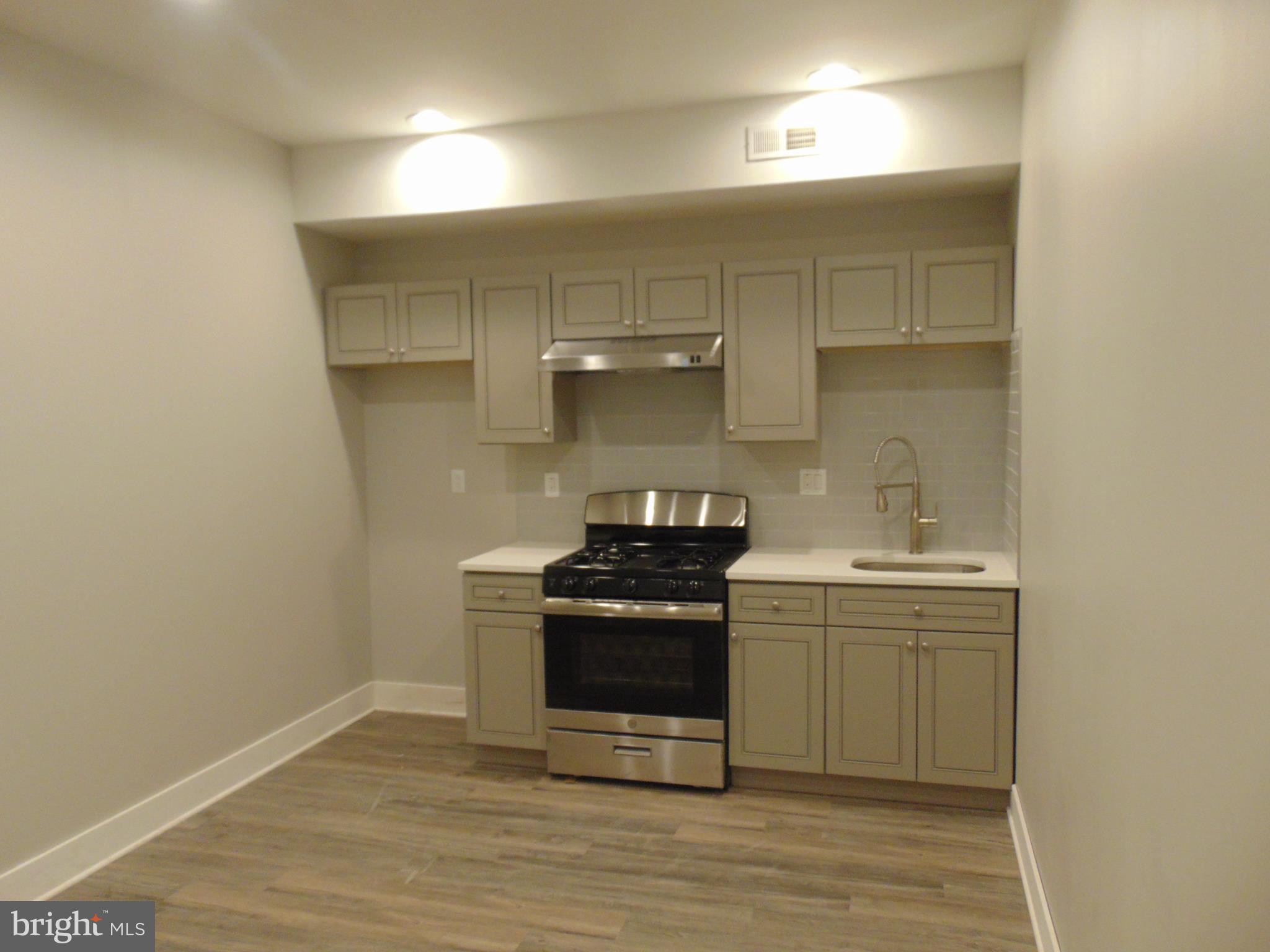 DOWNTOWN - Residential Lease