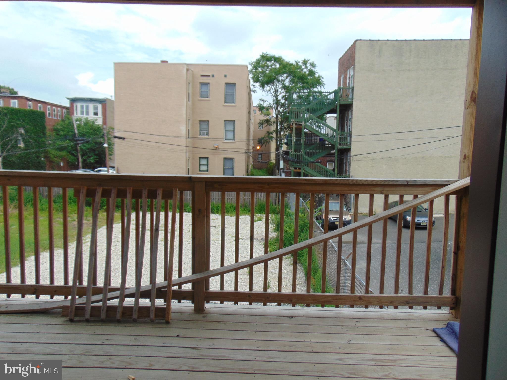 DOWNTOWN - Residential Lease