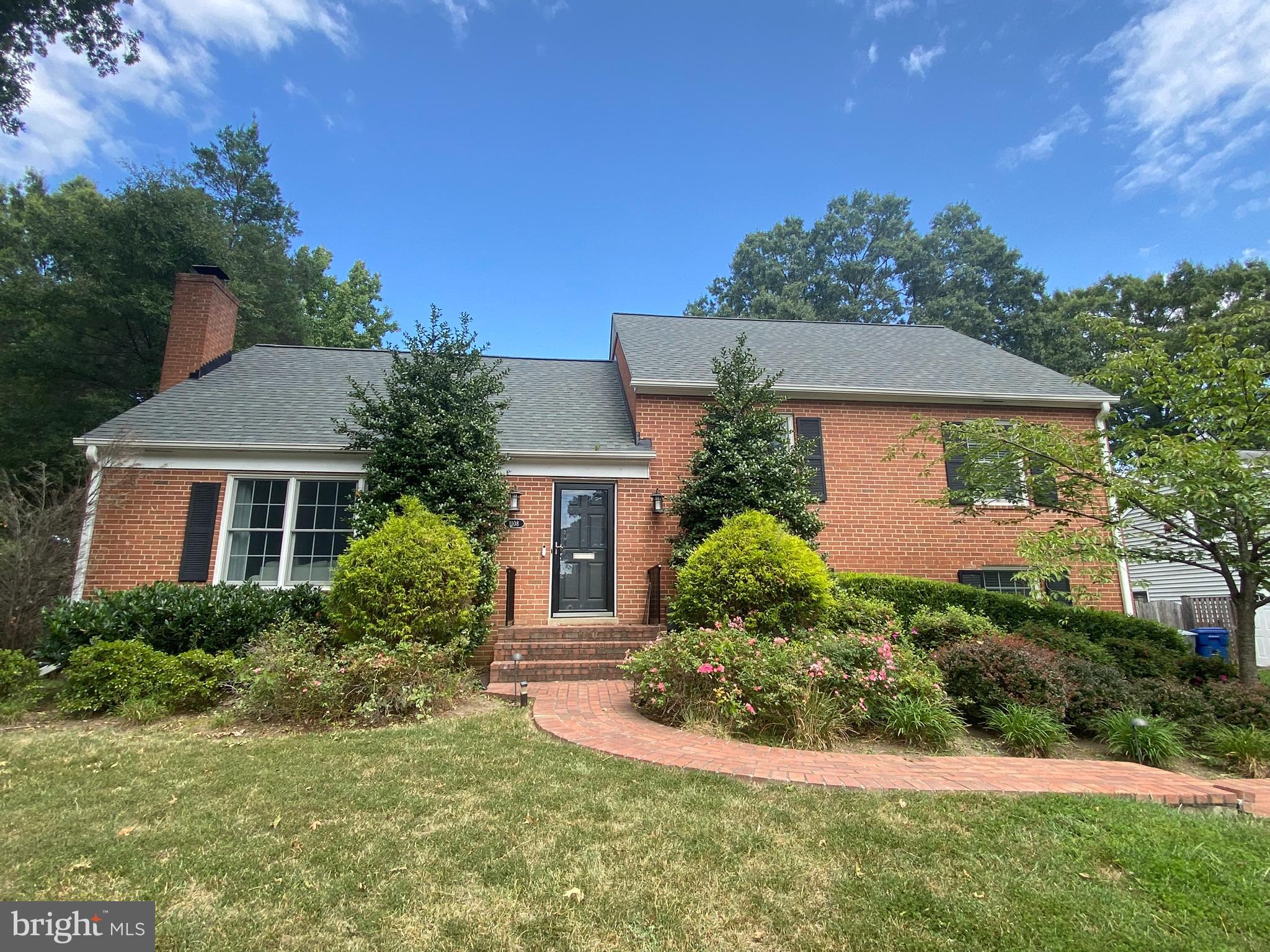 WAYNEWOOD - Residential Lease