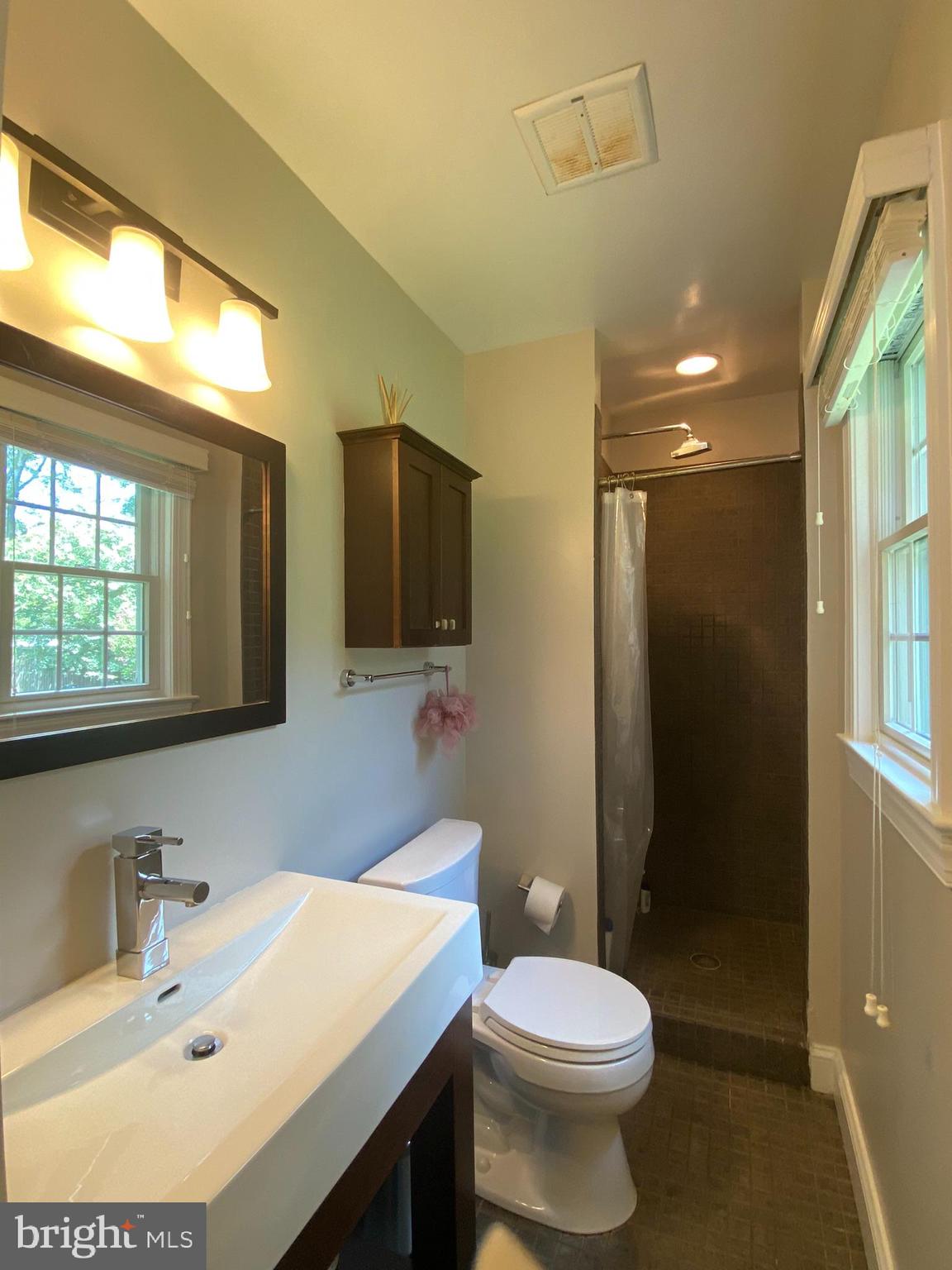 WAYNEWOOD - Residential Lease