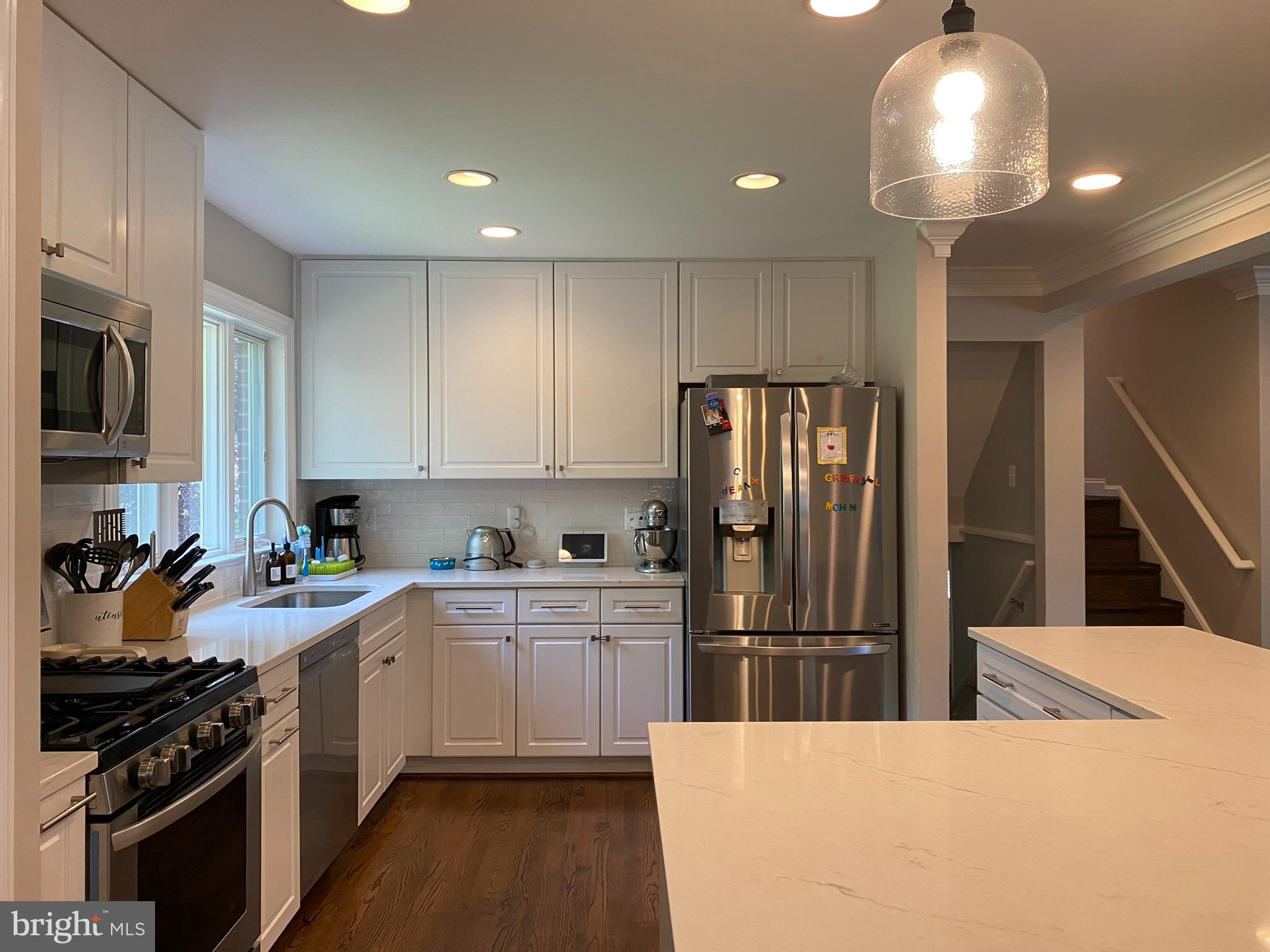 WAYNEWOOD - Residential Lease