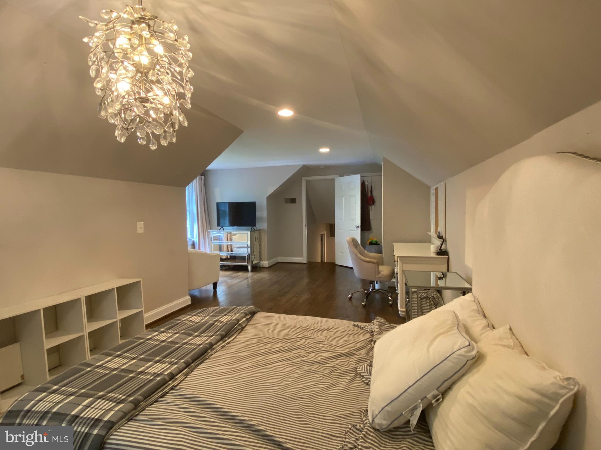 WAYNEWOOD - Residential Lease