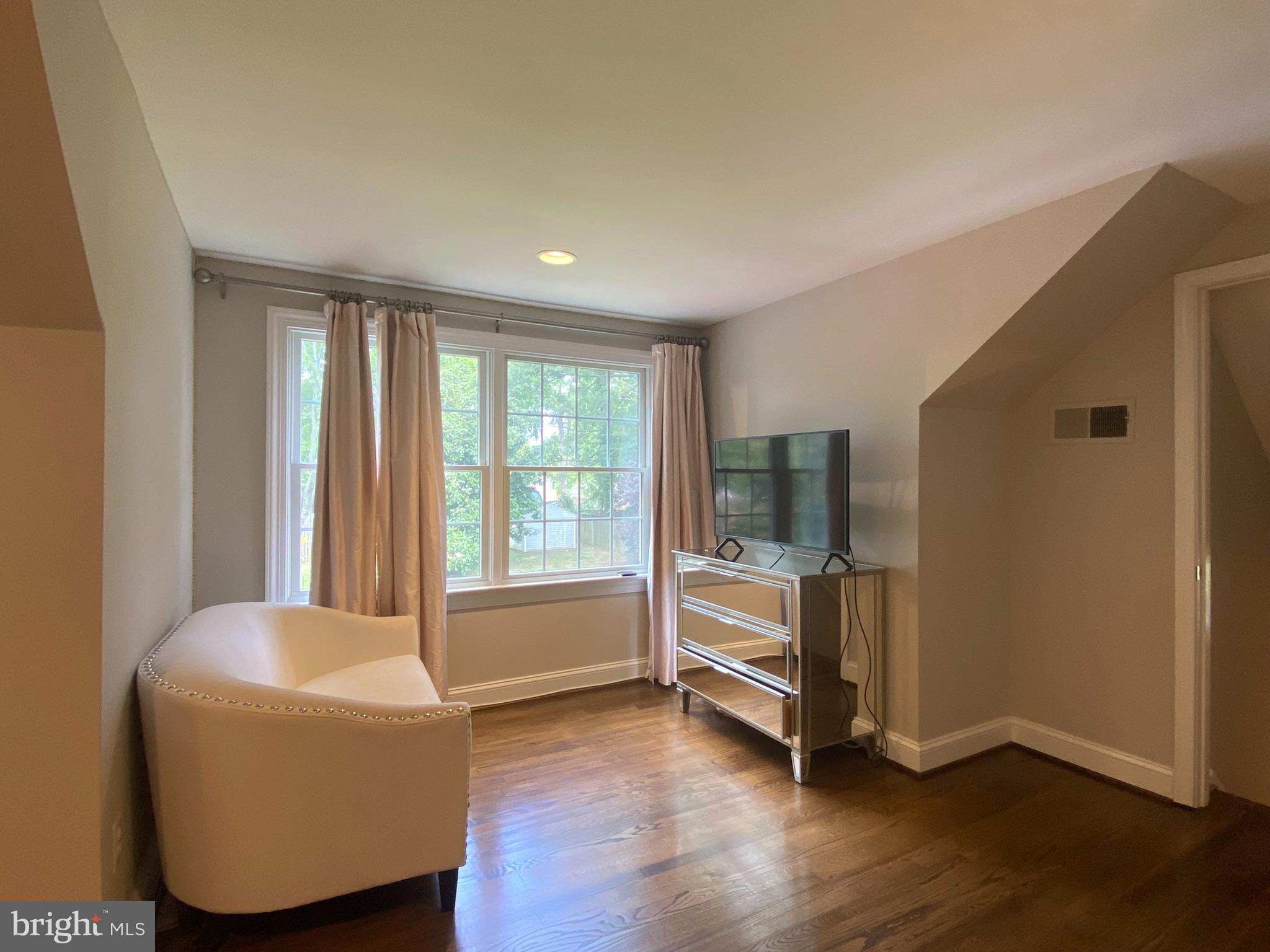 WAYNEWOOD - Residential Lease