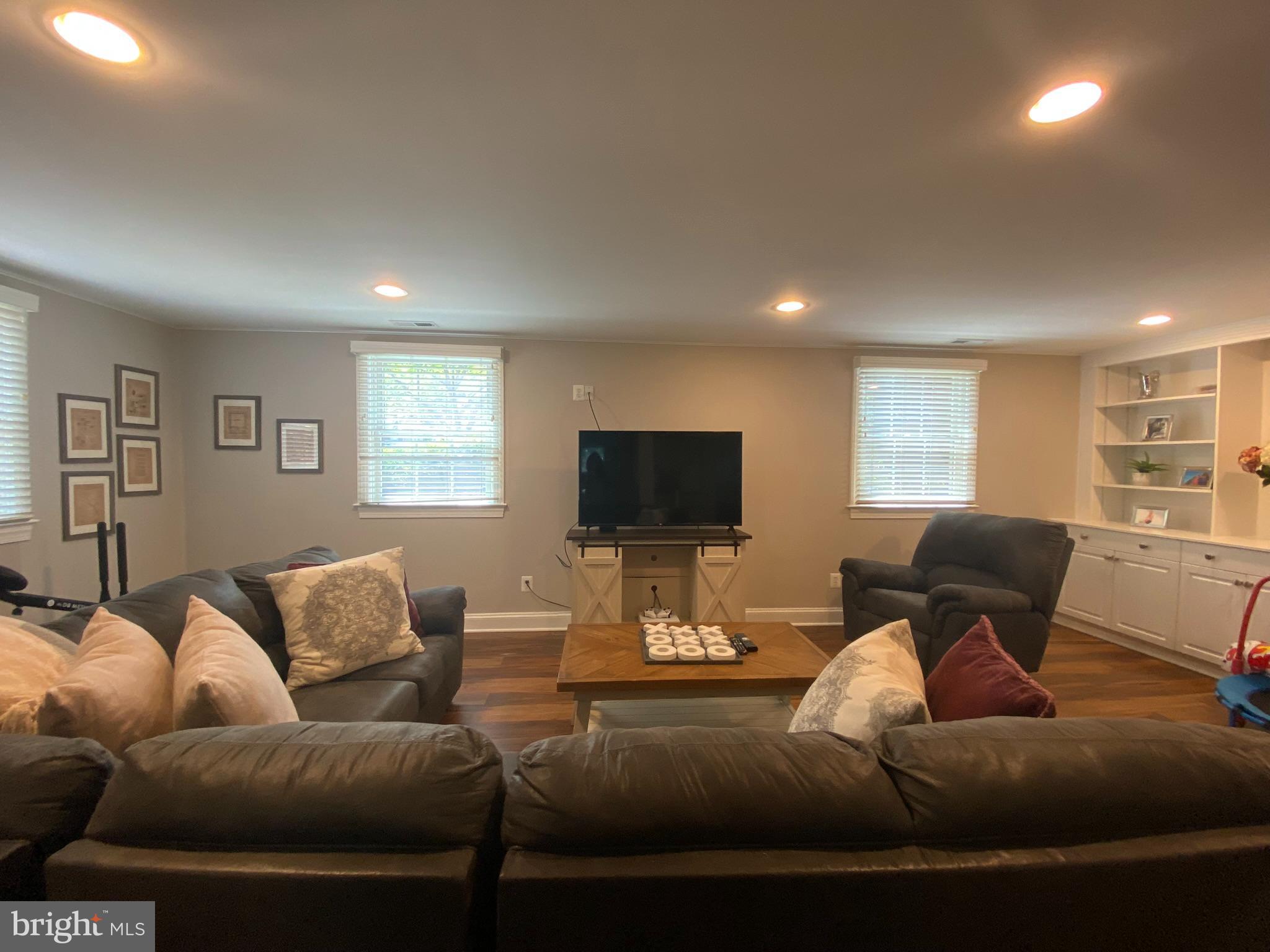 WAYNEWOOD - Residential Lease