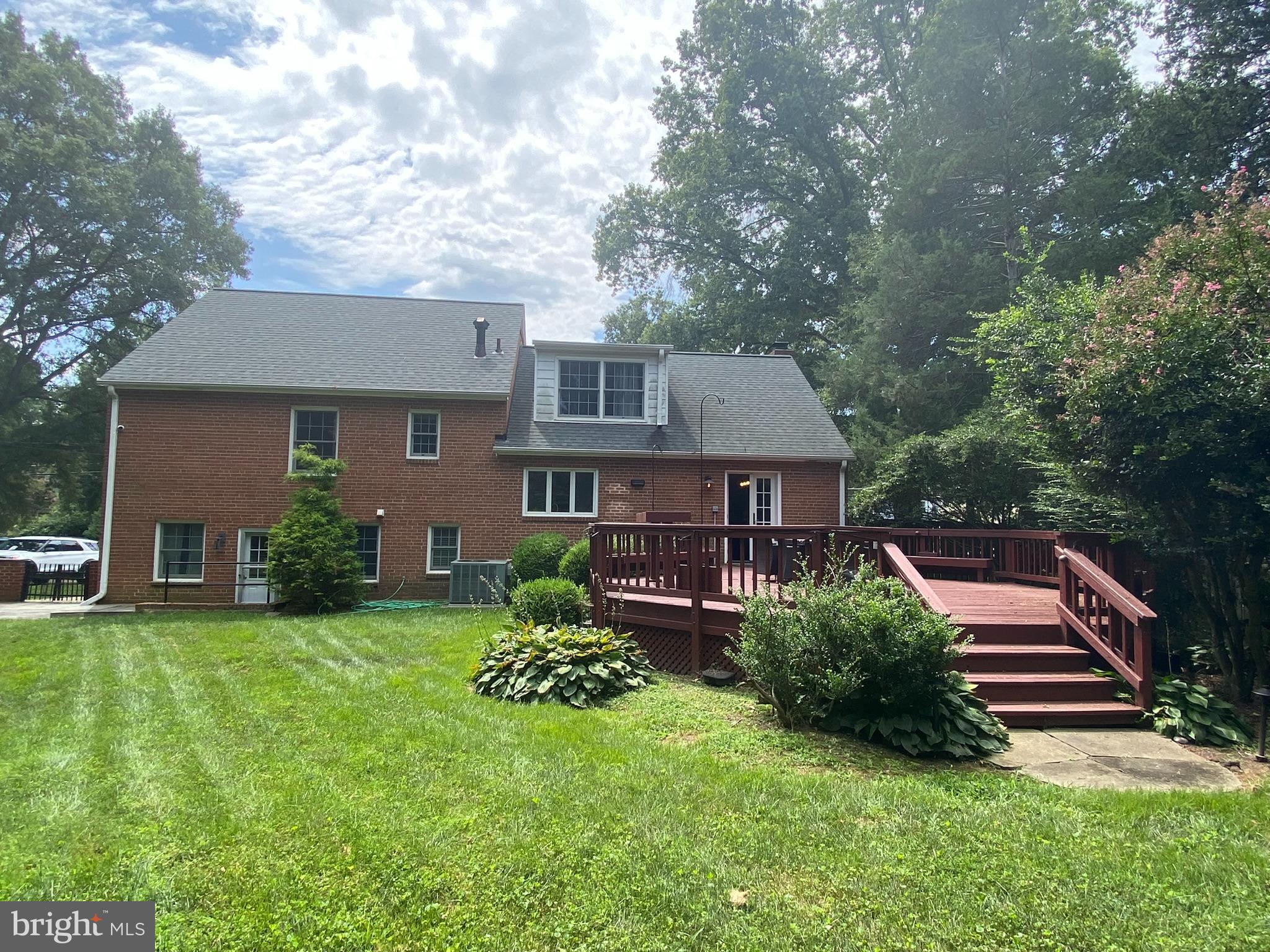 WAYNEWOOD - Residential Lease